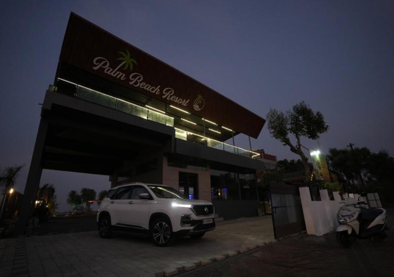 Palm Beach Resort Valsad Bagian luar foto